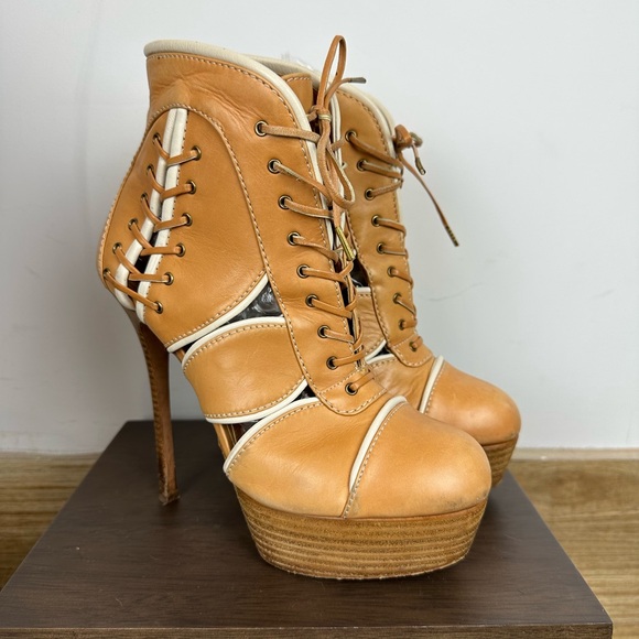Alexander McQueen boot heel - Picture 1 of 8